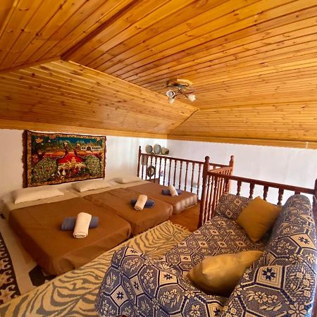 Villa Afroditi Chalki Town Екстериор снимка