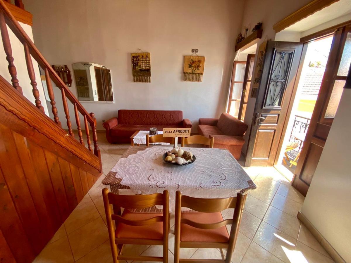 Villa Afroditi Chalki Town Екстериор снимка